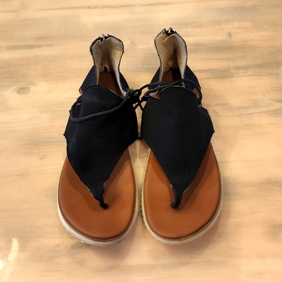 Shoes - Women's Black Size 11 Zippered Sandals